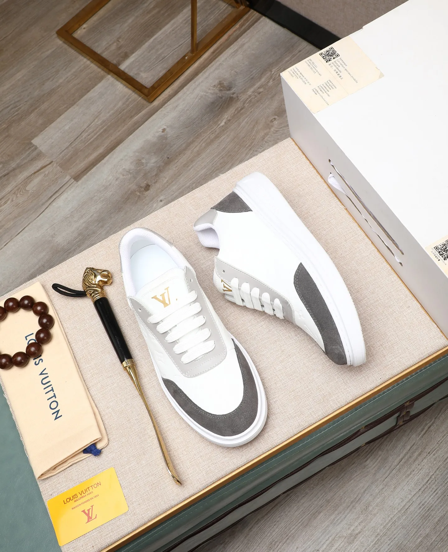 Men's shoes 💰540 📛📛【LOUIS VUITTON】Louis Vuitton new product👟Milan fashion catwalk style🇰🇾🇰🇾LV family logo, celebrity style, a must-have for fashionistas⚠️Classic presbyopia flower➕Water-dyed cow lining➕Special outsole👞Number 38-44 (45 46 custom-made)